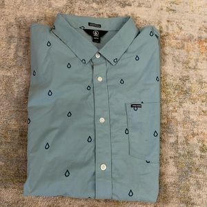 NWT Volcom short sleeve button down